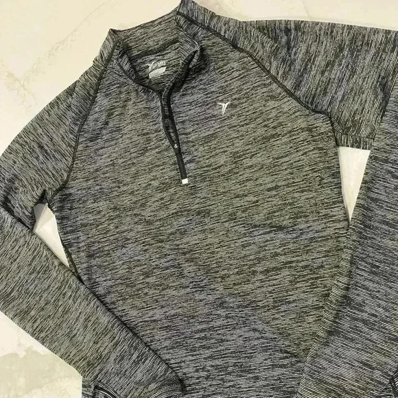 Old Navy Active Quarter Zip Gray Top Thumb Hole Semi Fitted Women’s Size Medium - Picture 2 of 6